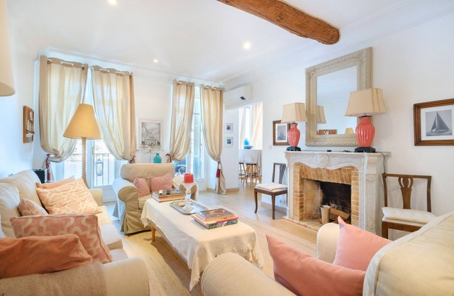 Apartment 'Magnifique Vue Mer' with Sea View, Wi-Fi and Air Conditioning
