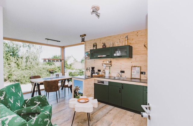 Apartment 'Garden - Guggi´s Emporeon Allgäu' with Shared Terrace, Wi-Fi and Air Conditioning