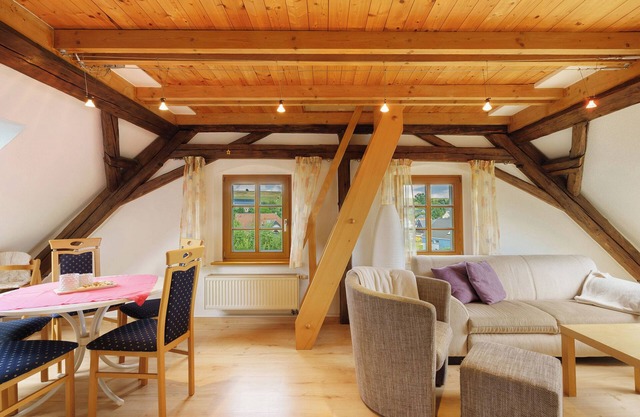 Apartment 'Gutshof Lesch - Ferienwohnung 2' with Private Garden and Wi-Fi