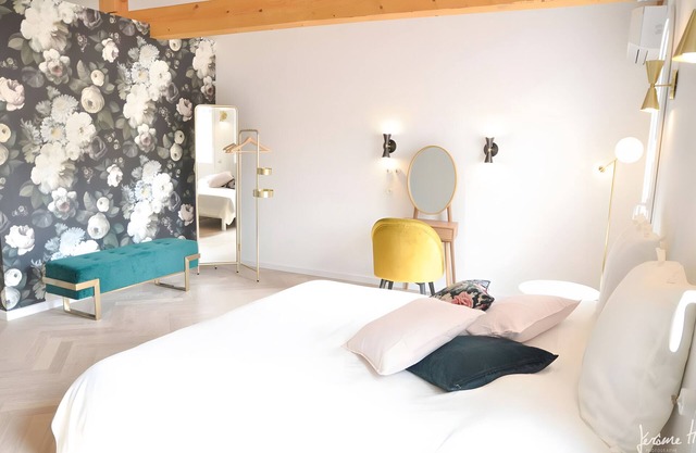 Apartment 'Honeymoon Suite in an Estate' with Private Terrace, Wi-Fi and Air Conditioning