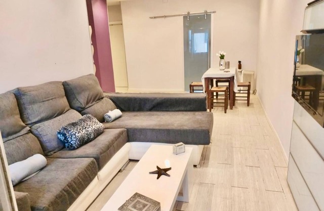 Apartment 'Happy Sevilla' with Private Terrace, Wi-Fi and Air Conditioning