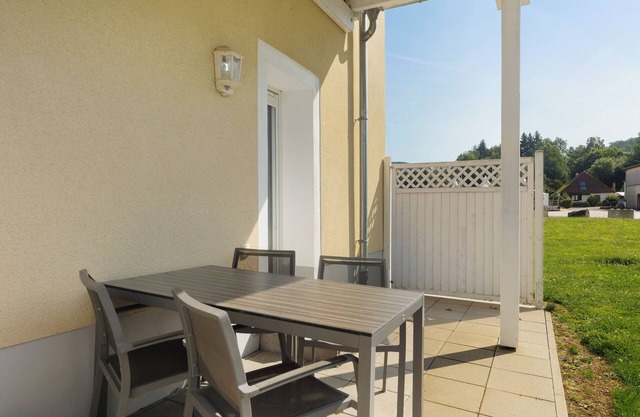 Apartment 'Halla' with Private Terrace, Shared Garden and Wi-Fi