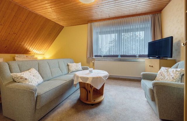 Apartment 'Haus Stoldt, Wohnung 2' with Shared Terrace, Shared Garden and Wi-Fi