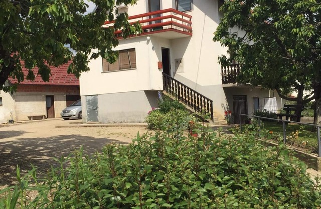 Apartment have 2 apartmana, with bathrooms. Available is a kitchen and a terrace