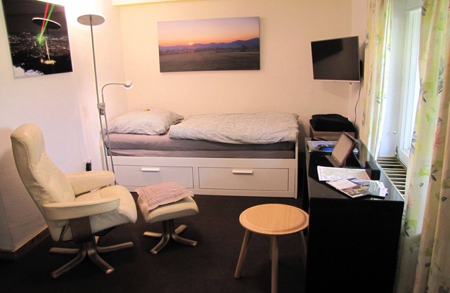 Apartment 'Hugo37 Am Bergpark' with Shared Garden and Wi-Fi