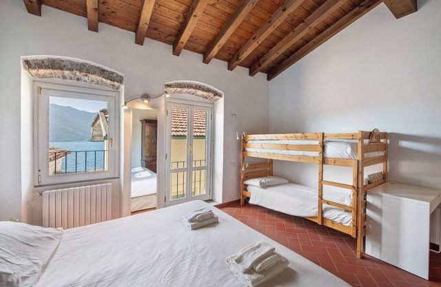 Apartment 'Il Giardino Segreto' with Lake View, Private Terrace and Wi-Fi