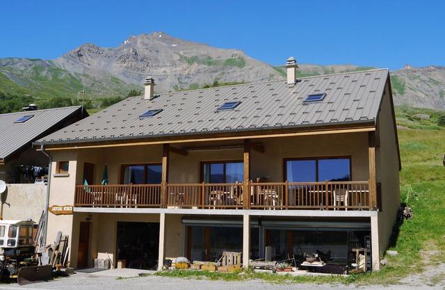 Apartment in a mountain chalet, Villar d'Arène, Pays de la Meije/col du Galibier