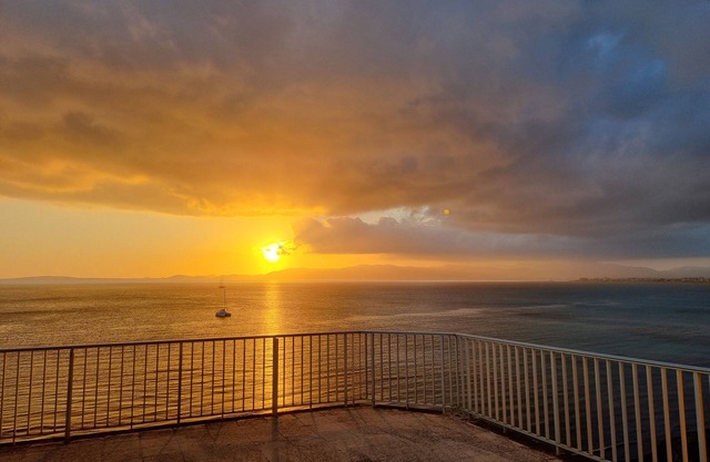 Apartment in front of the sea