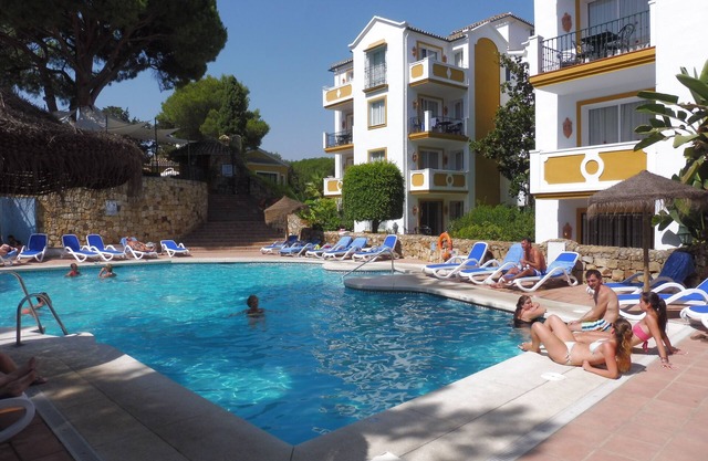 Apartment in Marbella Costa Del Sol on the Elviria seafront for 4 people.