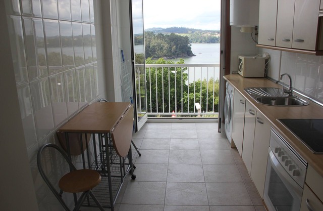 Apartment in Miño with views of the Ría.