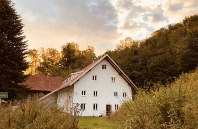 Apartment in newly renovated antique farm in beautiful nature u. but close to town