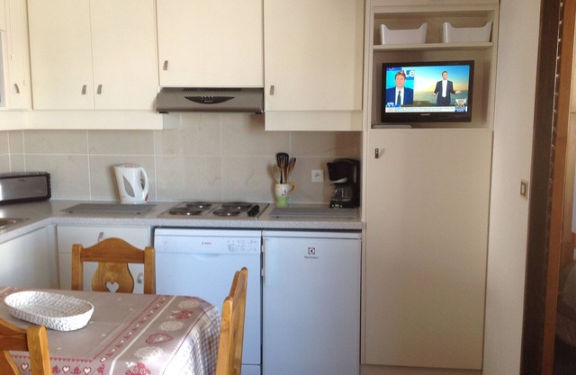 Apartment in the 3 Valleys. Les Ménuires At the foot of the slopes