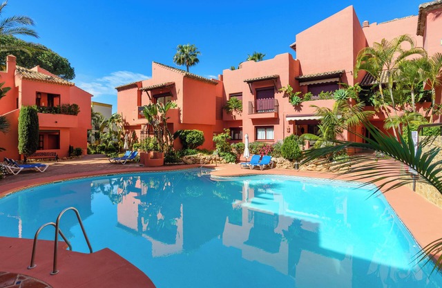 Apartment 'Jardines De Don Carlos' with Shared Pool, Wi-Fi and Air Conditioning