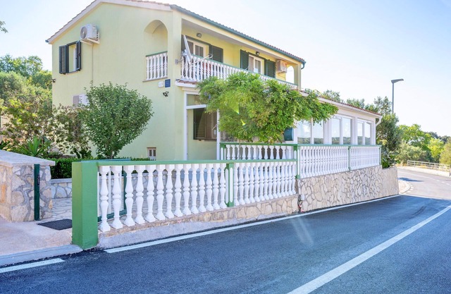 Apartment Jurica, (16111), Sali, hr