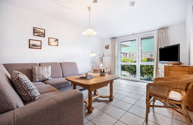 Apartment 'Küstenglück' with Shared Terrace, Private Garden and Wi-Fi