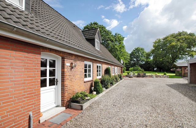 Apartment 'Ketelsens Ferienwohnung' with Private Garden, Balcony and Wi-Fi