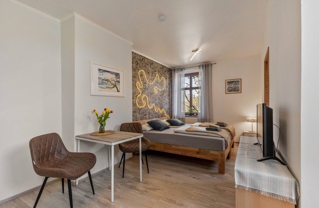 Apartment 'Kleine Mit Garten' with Shared Terrace, Shared Garden and Wi-Fi