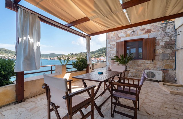 Apartment 'Kymothoi' with Sea View, Wi-Fi and Air Conditioning