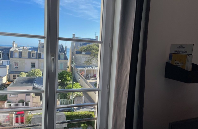 Apartment La Vigie - 30 m from the sea, small sea view