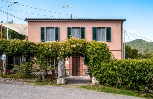 Apartment 'La Balena Rosa' with Private Terrace and Wi-Fi