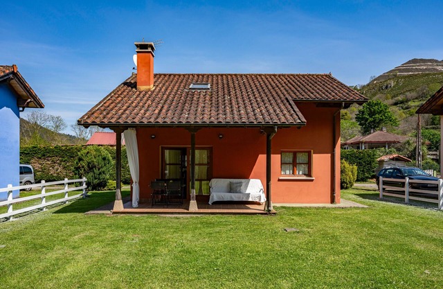 Apartment 'La Llosona' with Private Terrace, Private Garden and Wi-Fi