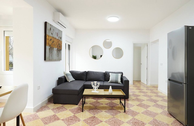 Apartment 'La Victoria B' with Balcony, Wi-Fi and Air Conditioning
