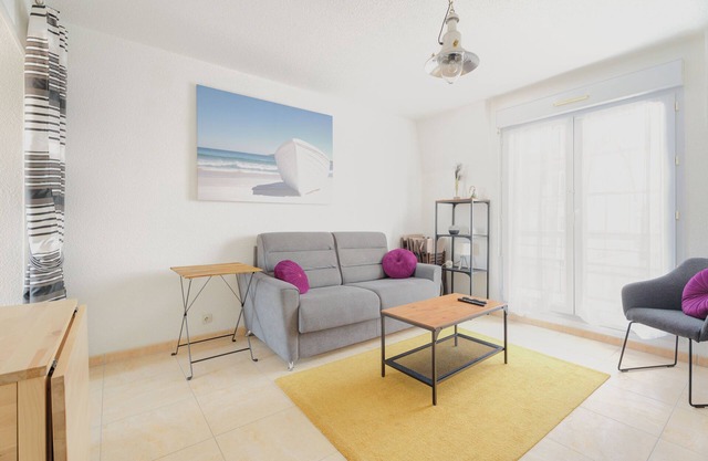 Apartment 'Le Saint Martin' with Sea View, Balcony and Wi-Fi