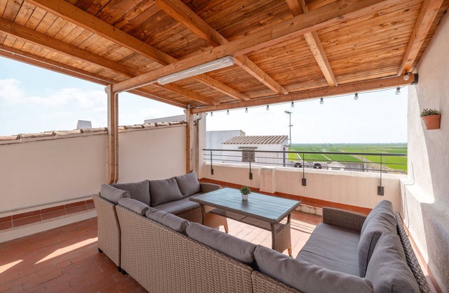 Apartment 'Les Carolines' with Private Terrace, Wi-Fi and Air Conditioning
