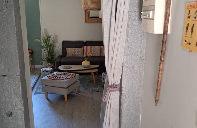 Apartment located in condominium camping, river access, park. train le Mastrou