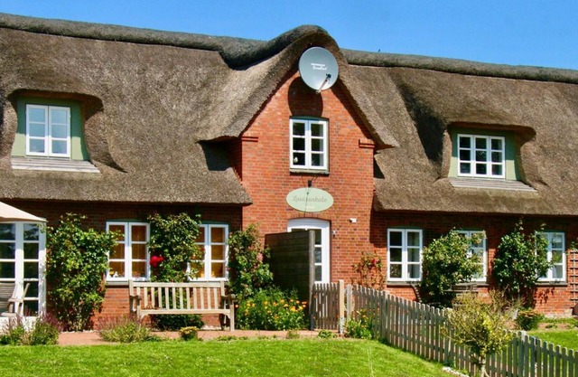 Apartment 'Louisenkate' with Private Terrace, Private Garden and Wi-Fi