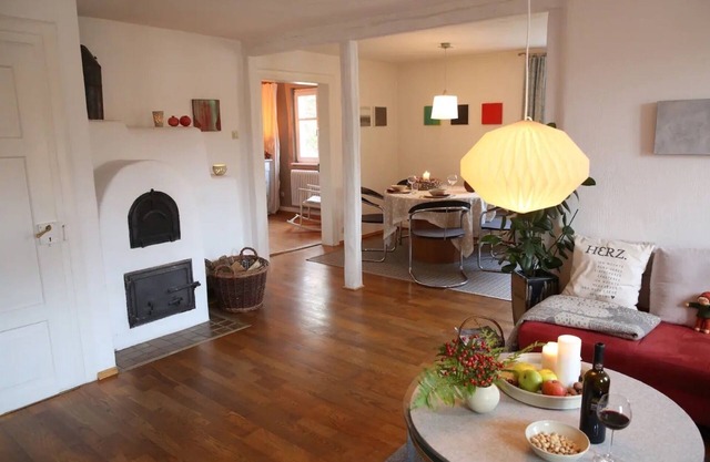 Apartment 'Luise Im Künstlerhaus' with Private Terrace, Balcony and Wi-Fi