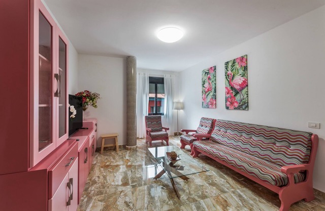 Apartment 'Lujan 6f Entre Sueños Y Realidad' with Sea View, Wi-Fi and Air Conditioning