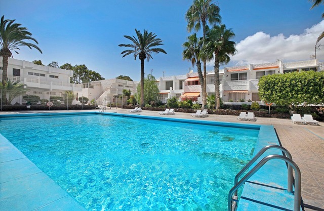 Apartment "Mertxe" with Shared Pool and Wi-Fi