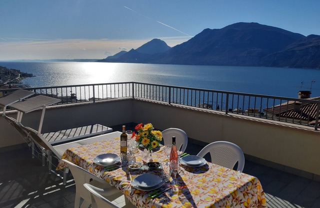 Apartment Ninfea with beautiful lake view