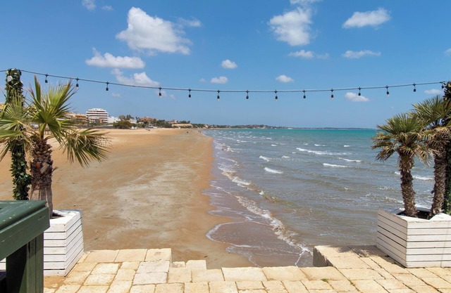 Apartment near the sea with open terrace and balcony