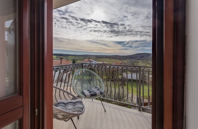 Apartment Nini with Balcony