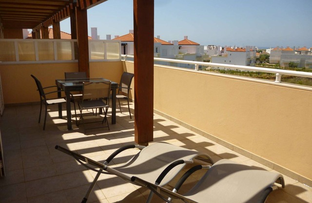 Apartment on top floor, with swimmingpool and great terrace with sea view