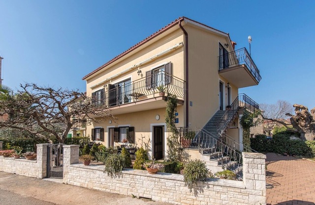 Apartment Orzan with Balcony and Sea View III