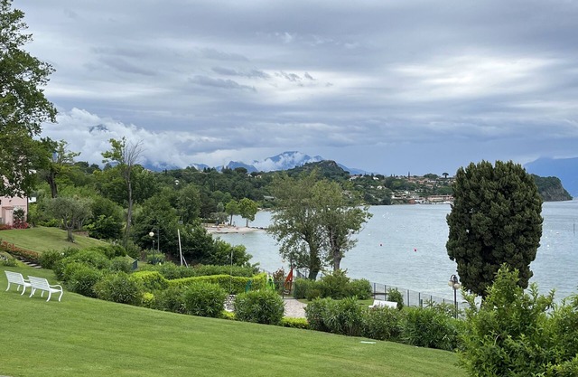 Apartment overlooking the lake
