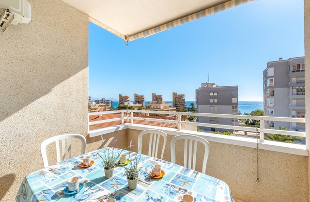 Apartment 'Piso en la playa con piscinas y vistas al mar arenales'