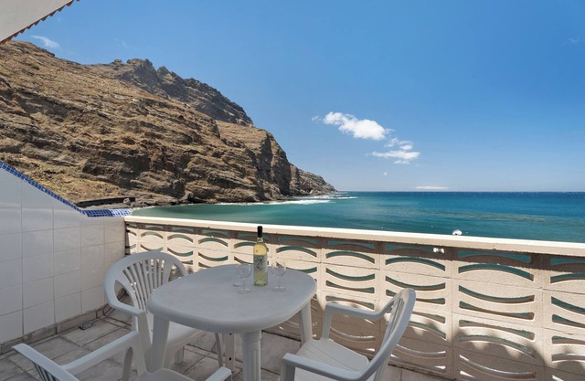 Apartment 'Playa Azul - 8' with Sea Views, Private Terrace and Wi-Fi
