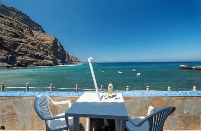 Apartment 'Playa Azul - 2' with Sea View, Wi-Fi and Air Conditioning