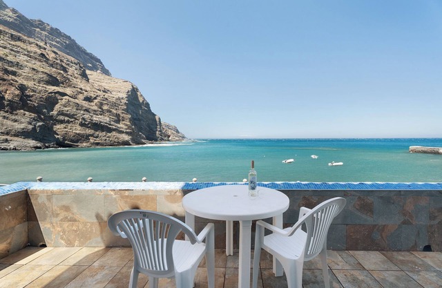 Apartment 'Playa Azul - 1' with Sea View, Wi-Fi and Air Conditioning