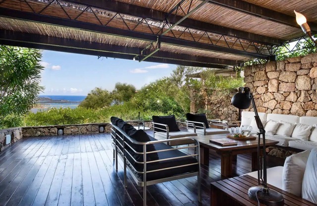 Apartment "Portisco Retreat" on the Sea with Sea View, A/C, Wi-Fi & Terrace