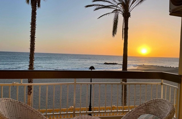 Apartment 'Primera Linea De Playa' with Sea View, Wi-Fi and Air Conditioning