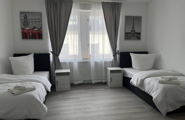 Apartment-Private Bathroom-Business-Street View