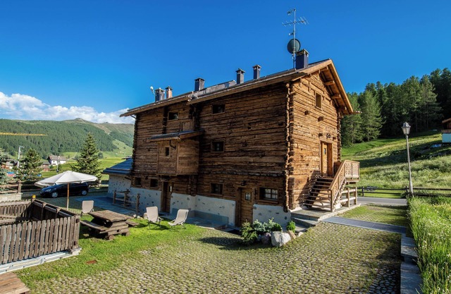 Apartment "Quadrilocale Baita Kate" with Mountain View, Garden & Wi-Fi