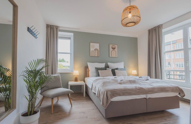 Apartment 'Rentaflat Hamburg 01 Am Bahnhof' with Balcony and Wi-Fi