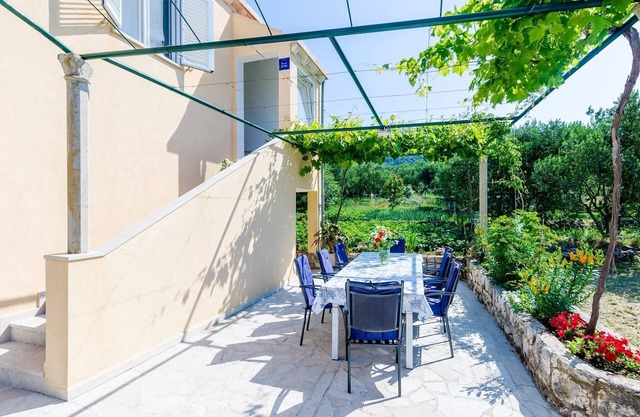 Apartment & Rooms Maždin - One Bedroom Apartment with Balcony and Sea View