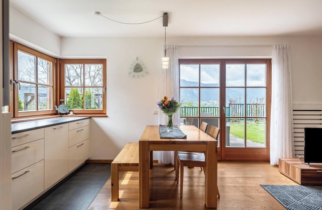 Apartment "Santner" with Mountain View, Terrace & Wi-Fi